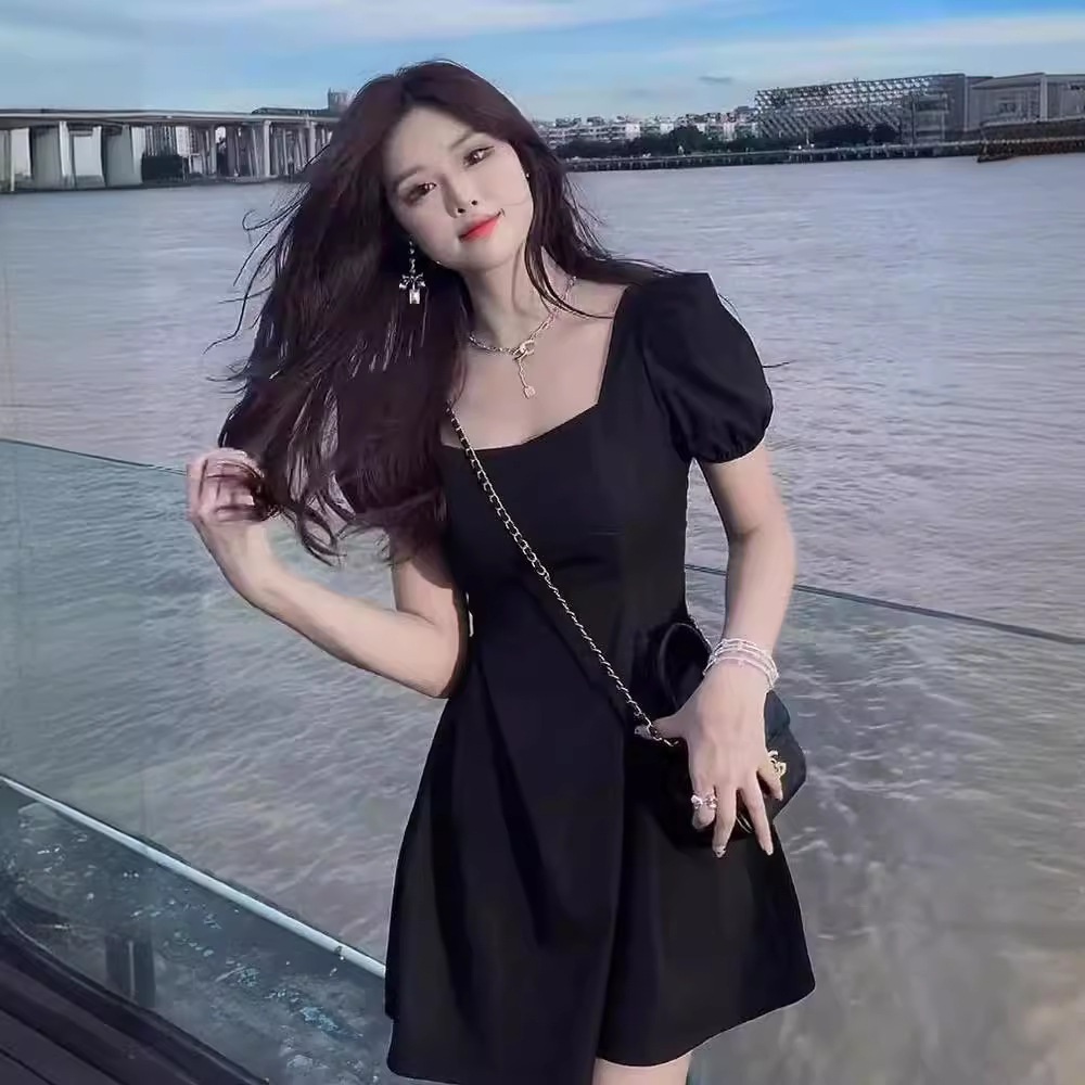 2024 Summer High-grade Hepburn Little Black Dress New French Style Retro Square Collar Puff Sleeve Waisted Sweet and Spicy dress