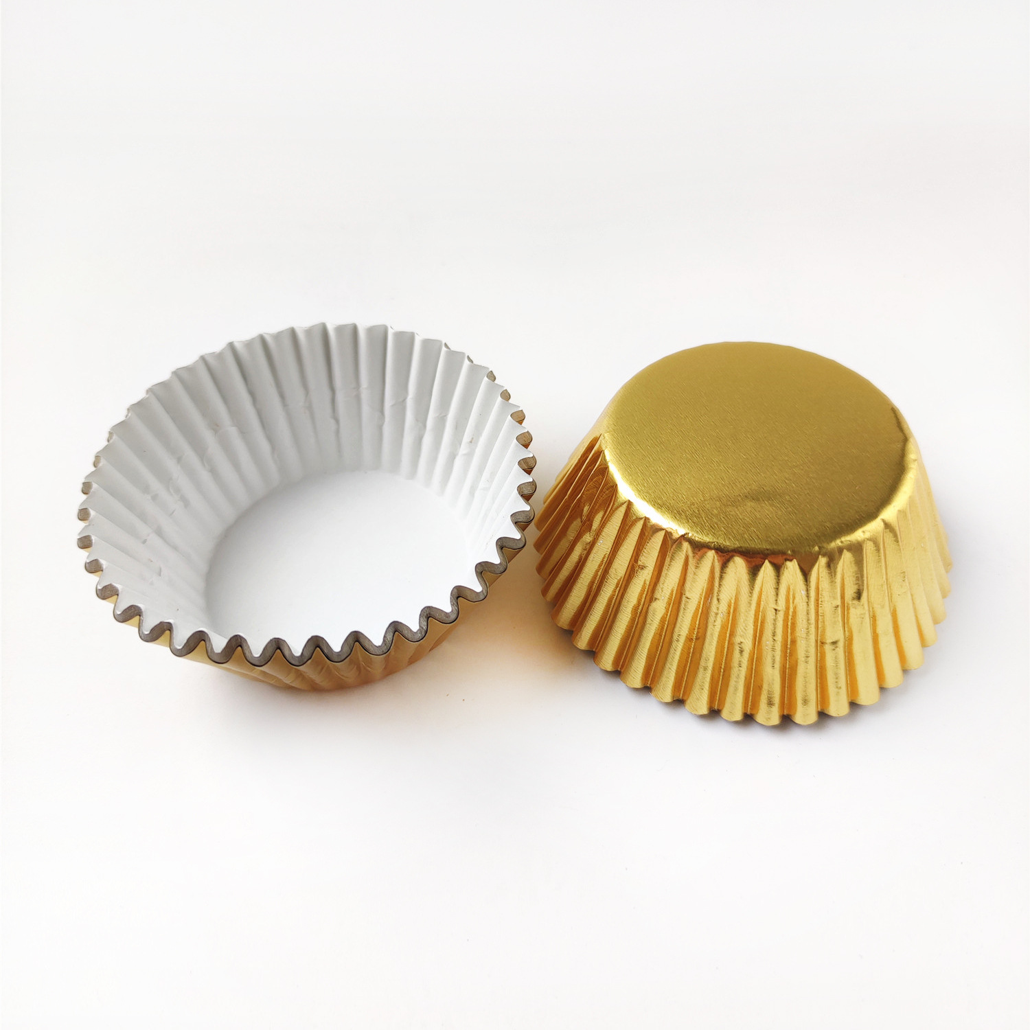 Picture of 11cm aluminum foil paper holder gold and silver cake paper thickened baking oil-proof paper cup PVC boxed 100 paper holder