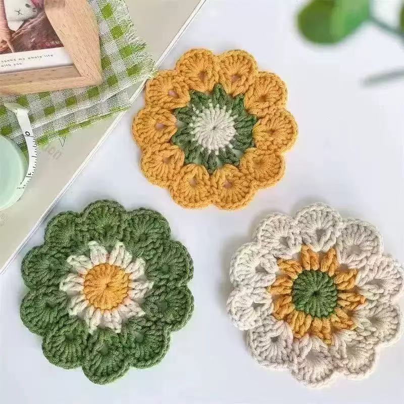 Creative Hand-Woven 11cm Placemat, Fresh and Simple Flower Woven Coaster, Insulation Mat, Home Tea Mat, Non-Slip