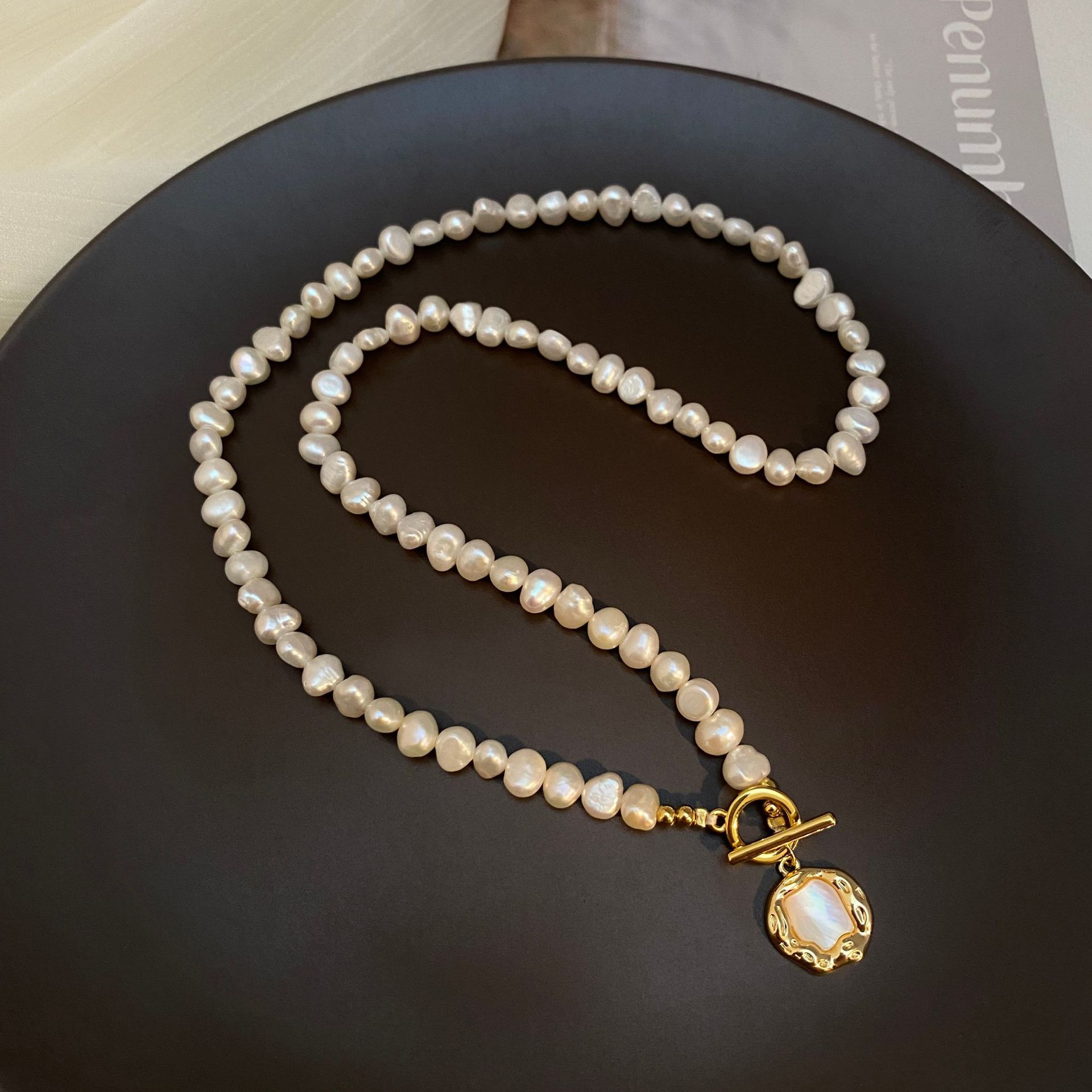 Natural Pearl Autumn and Winter Fashion Baroque Woolen Chain Women's Light Luxury All-match Elegant High-end Necklace Clavicle Chain