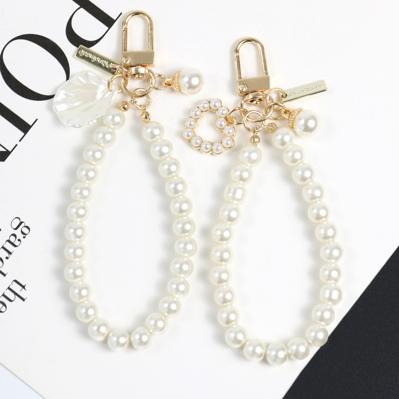 Manufacturer Supplies and Sells Heart-Shaped Shell Nameplates, Imitation Pearl Bead Strings, Keychains, Phone Cases, Phone Charms, and Bag Charms