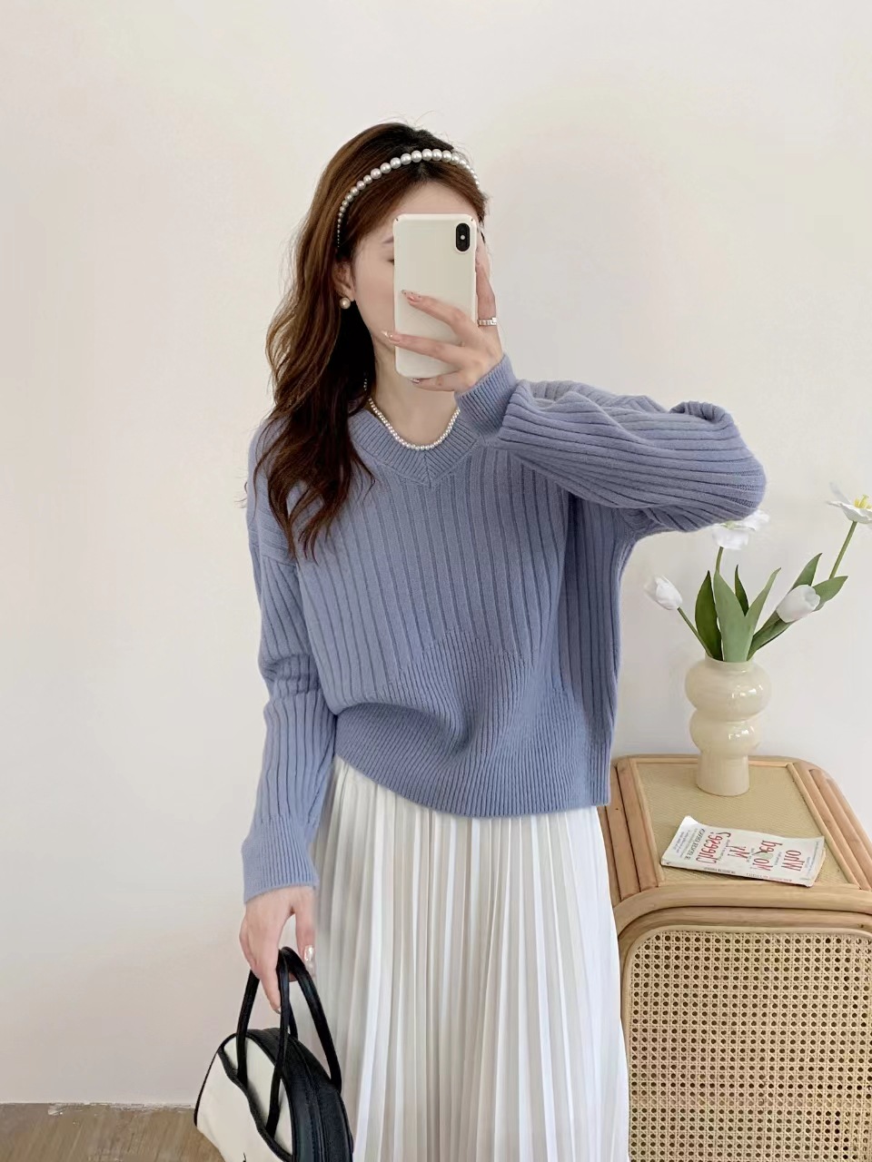 Solid Color V-Neck Inner Sweater 2024 Autumn and Winter New Short Waist Slimming Small Top Knitted Sweater