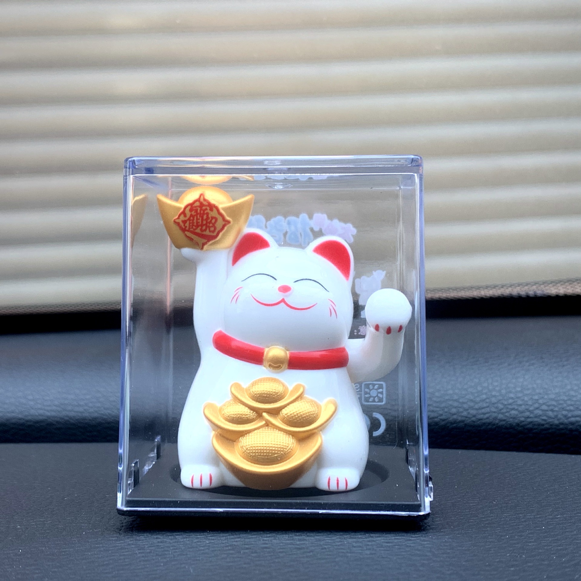 Picture of Mini 2-inch solar shaking hand solar feng shui cat car Cartoon creative decoration front desk decoration auspicious