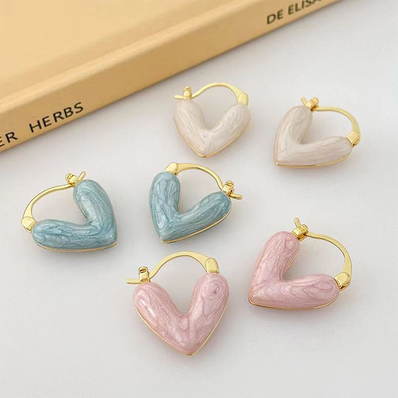 New Drop Glaze Peach Heart Earrings for Women, High-End Accessible Luxury Heart-Shaped Earrings, Niche Fashion, Exquisite and Versatile Heart Earrings for Women