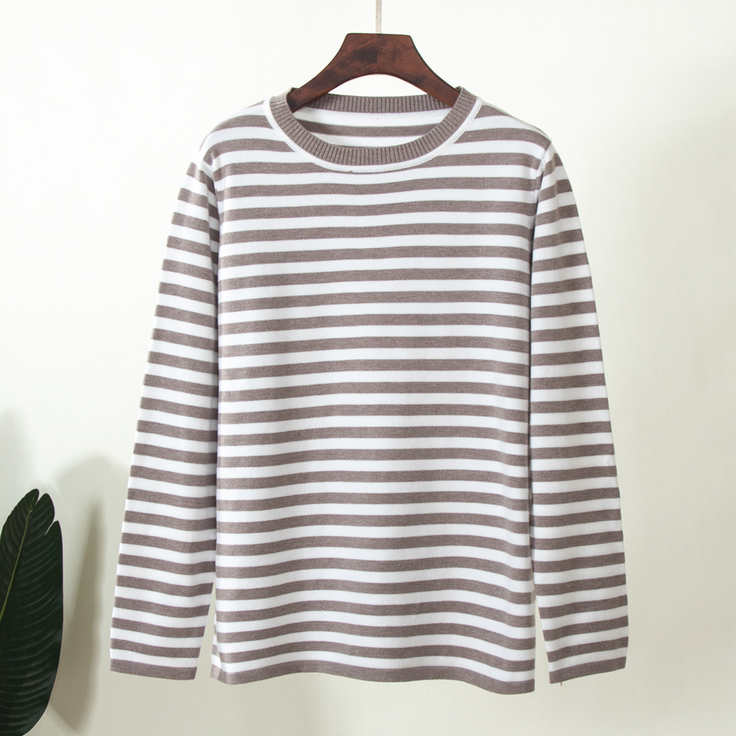 Picture of Cross-Border Round Neck Knitted Striped Sweater European and American 2025 Spring Versatile Classic Retro Striped Pullover Sweater for Women