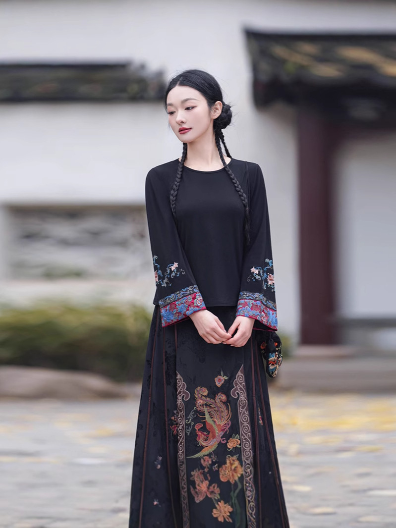 Spring and Autumn New Ethnic Style Women's Clothing Chinese Vintage Embroidered plus size Slim-fit Slimming Round Neck Long-sleeved T-shirt Women's Top