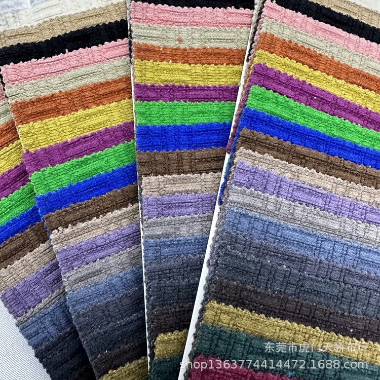 Spot supply of knitted small plaid jacquard 420 grams of European cotton wool 3 cylinder small plaid jacquard casual clothing materials