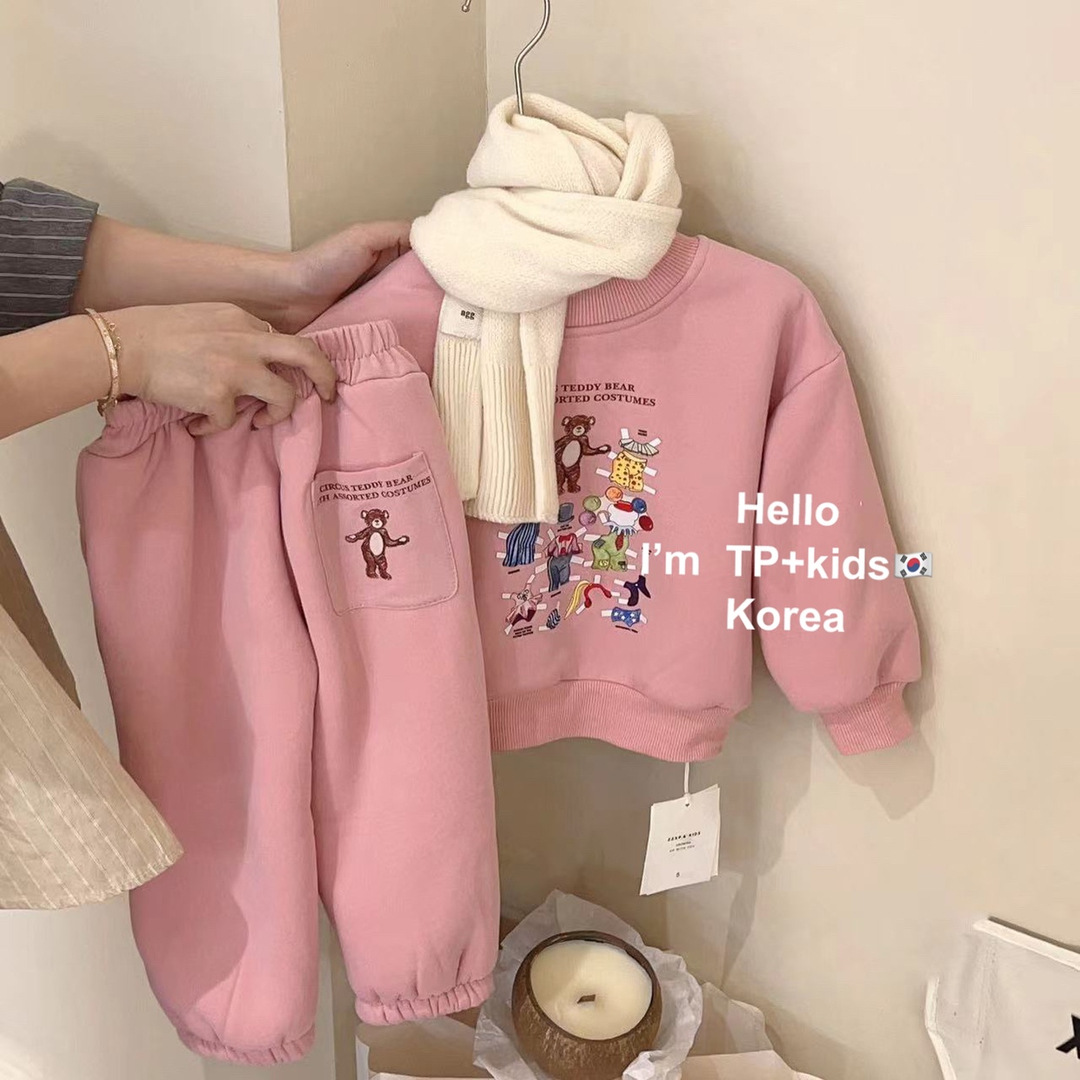 Girls' winter fleece-lined suit 2023 new Korean style western style children's cartoon sweater trendy children's clothing two-piece suit