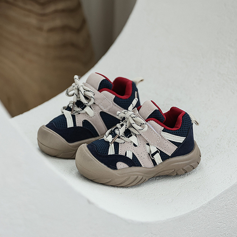 Picture of Korean version of fashion and versatile girls' moral training shoes, 2025 autumn new children's shoes, boys' soft-soled comfortable sports and casual shoes