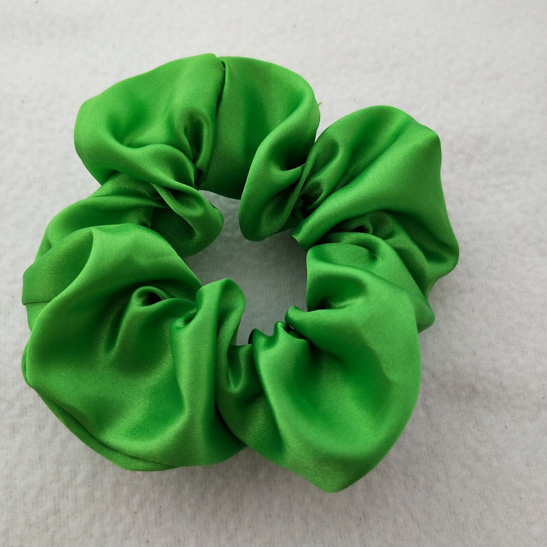 Picture of Cross-Border Amazon Satin Fabric Satin Scrunchie for Women, High-End Bun Hair Tie