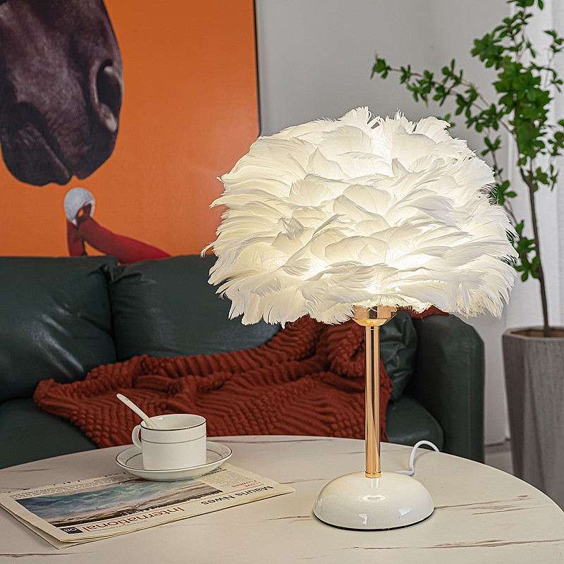 Feather Table Lamp Bedroom Bedside Table Ins European Romantic Casual Warm Wedding Room Night Light Dimmable Eye Protection