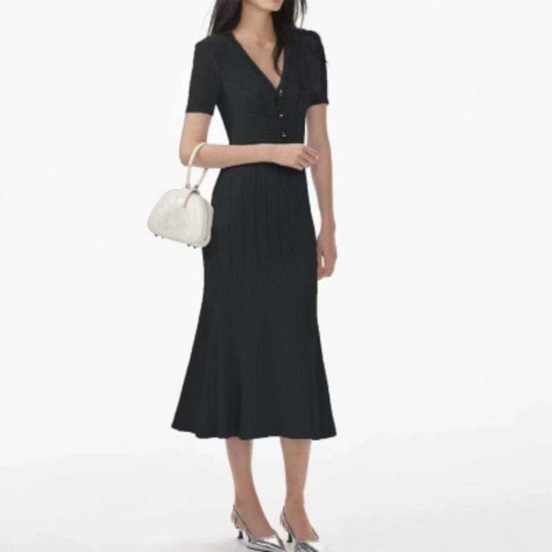 Picture of European and American Cross-Border Women's Clothing V-Neck Short-Sleeved Bodycon Knit Dress with a Stylish Metal Buckle Waist-Cinching Slimming Long Dress