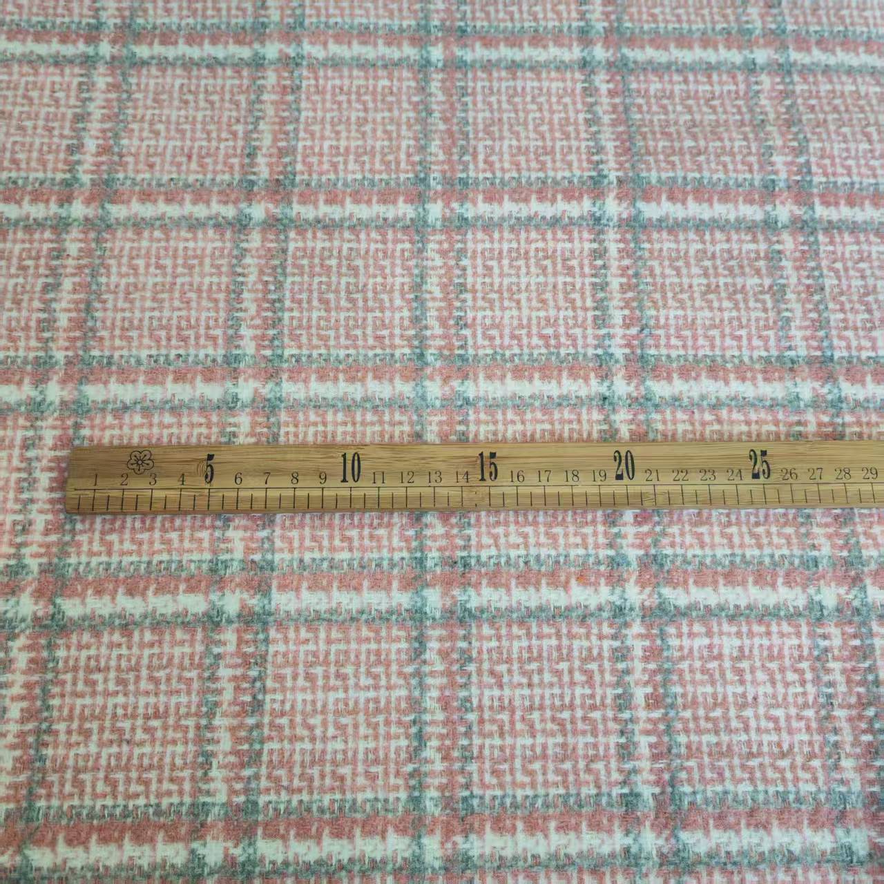 Picture of Shaoxing Manufacturer Has 25 New Autumn and Winter Plaid Coats, Fashion Shoes, Hats, Bags, Plaid Woolen Fabrics in Stock