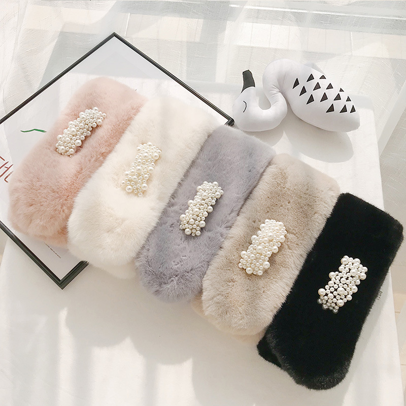 Picture of Autumn and Winter New Pearl Wool Plush Scarf Women's Pearl Buckle Cross Thickened Faux Fur Rex Rabbit Fur Scarf All-match