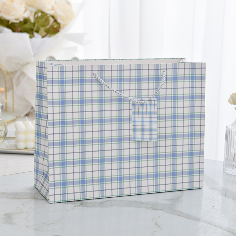Picture of New horizontal plate thickened gift bag business fashion gift hand-held paper bag stationery jewelry store clothing packaging bag