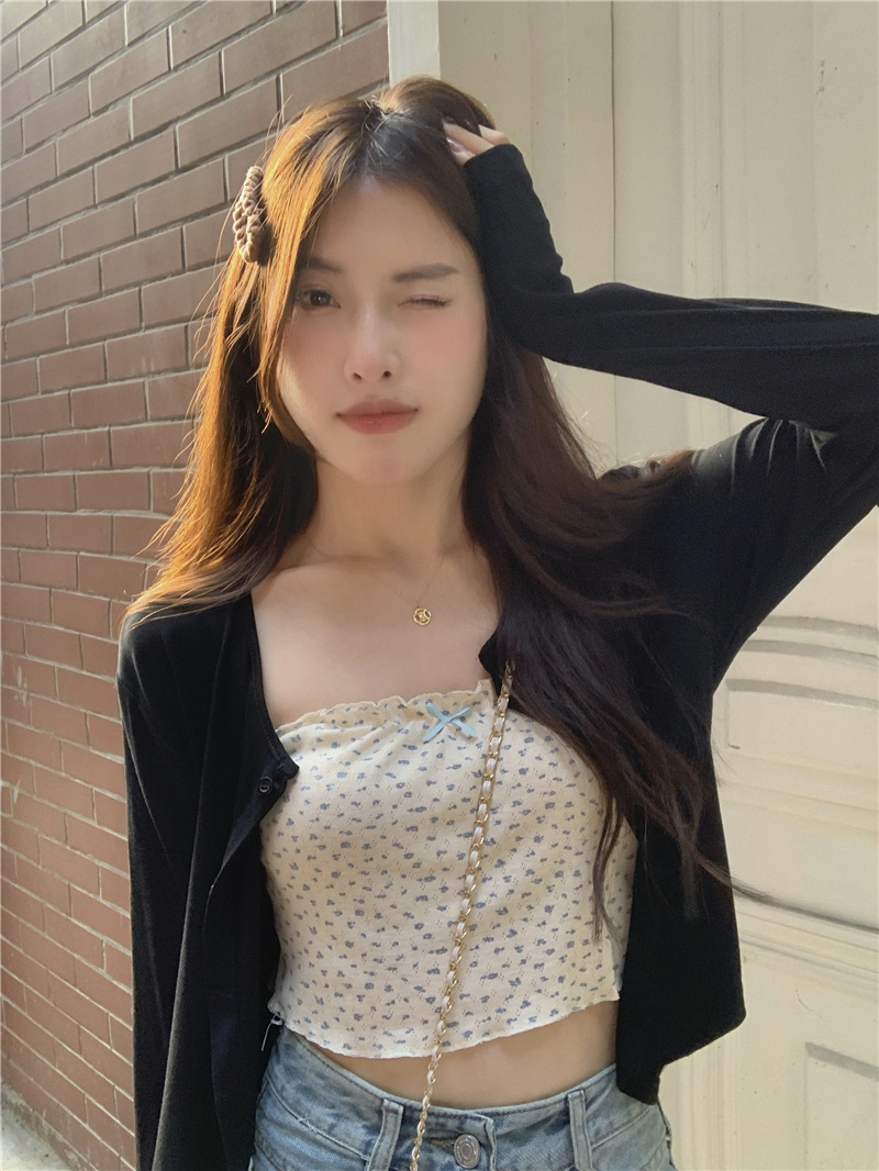 Picture of Niche Long-sleeved Sunscreen Black Cardigan Jacket Women's Early Spring Thin All-match Loose Casual Slim-fit Short Top