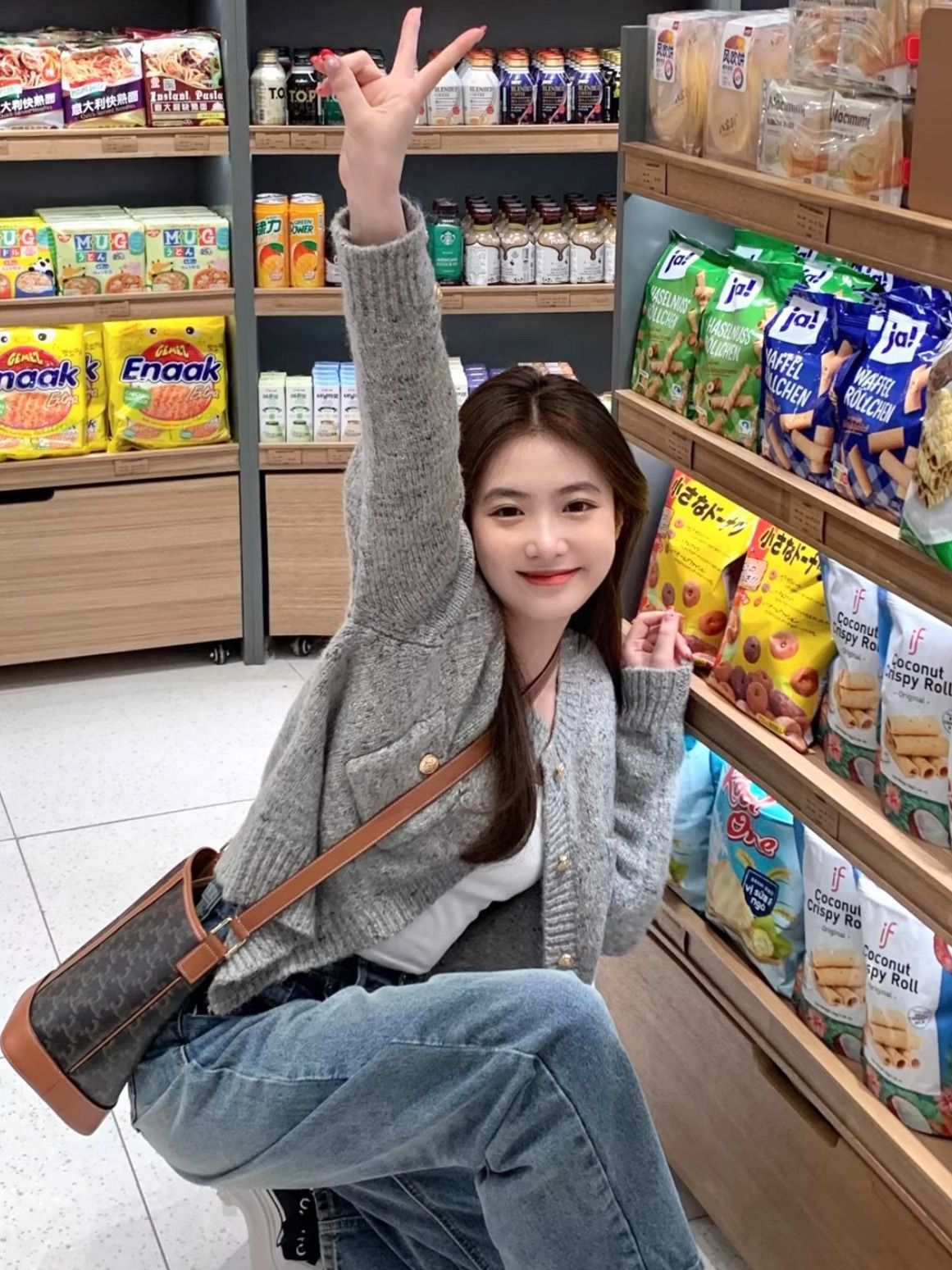 Picture of Early autumn 2024 new gray lazy style retro high-grade soft glutinous knitted sweater cardigan coat for women spring and autumn
