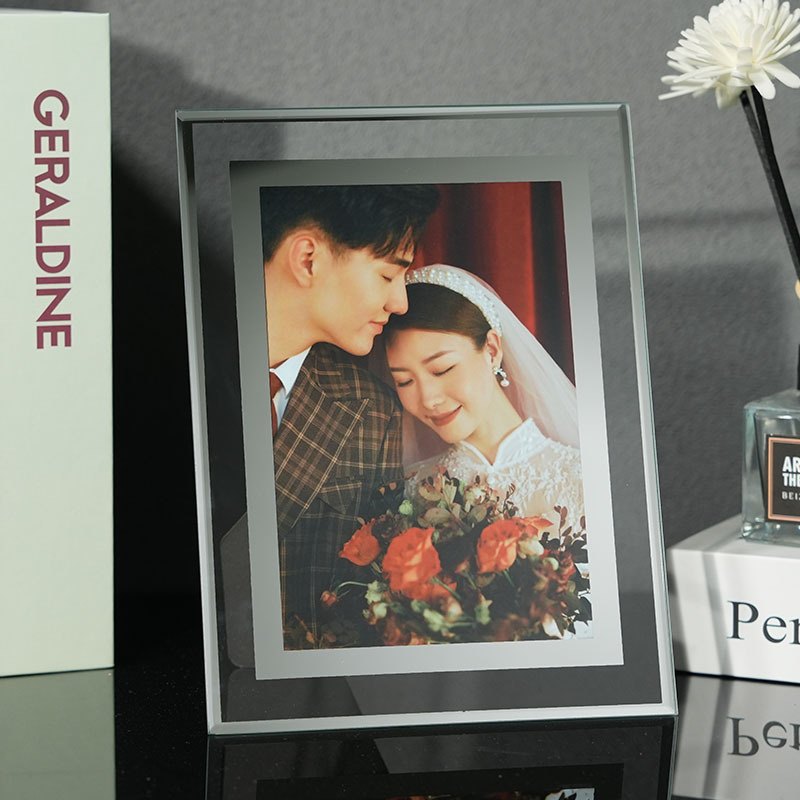 Simple 6-inch transparent glass photo frame decoration cartoon photo decoration 6-inch calligraphy and painting display frame scenic spot photo frame
