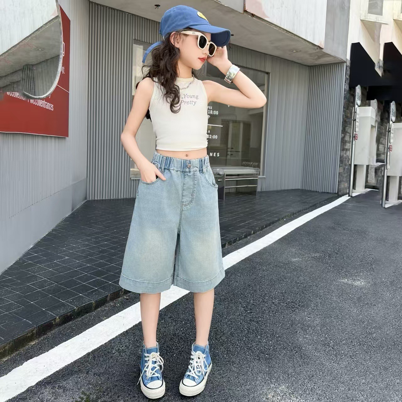 Picture of Girls' Denim Shorts Summer 2025 New Arrival Big Children's Pants Stylish Fashionable Children's Pants Loose Casual Pants