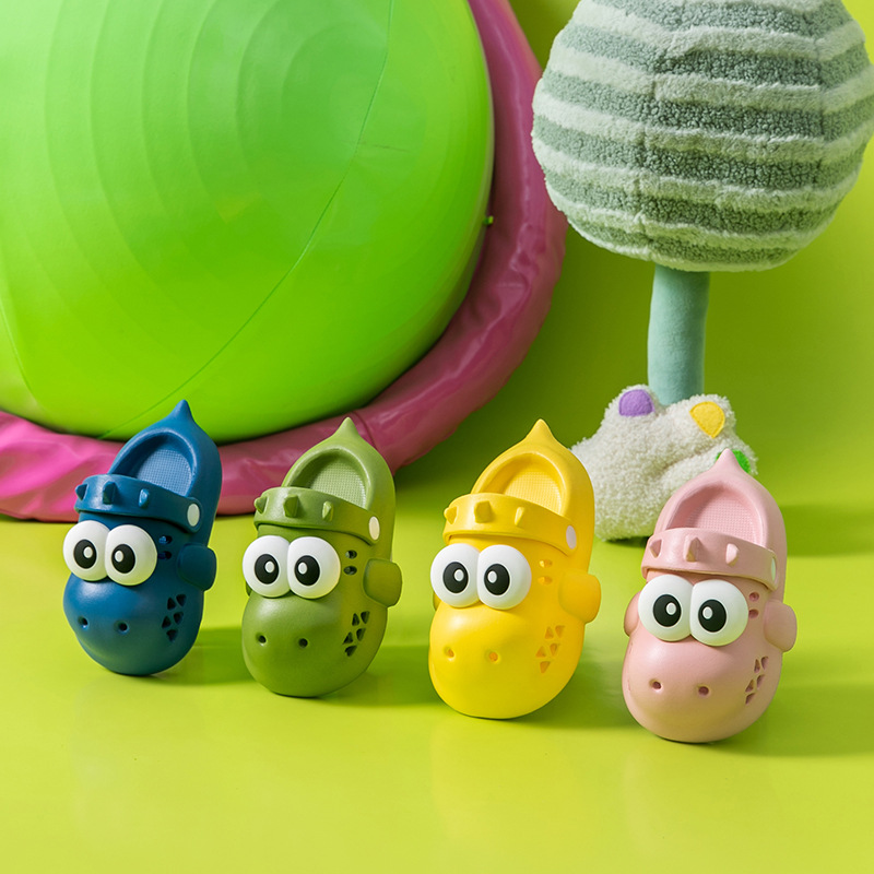 2024 Children's Dinosaur Slippers for Boys and Girls, Closed-Toe Indoor and Outdoor Non-Slip Wear-Resistant Sandals and Clogs