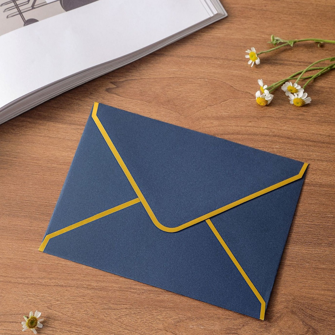 Picture of Western-style triangle bronzing envelope diamond colored gummed paper Pearl paper business invitation can add logo factory wholesale