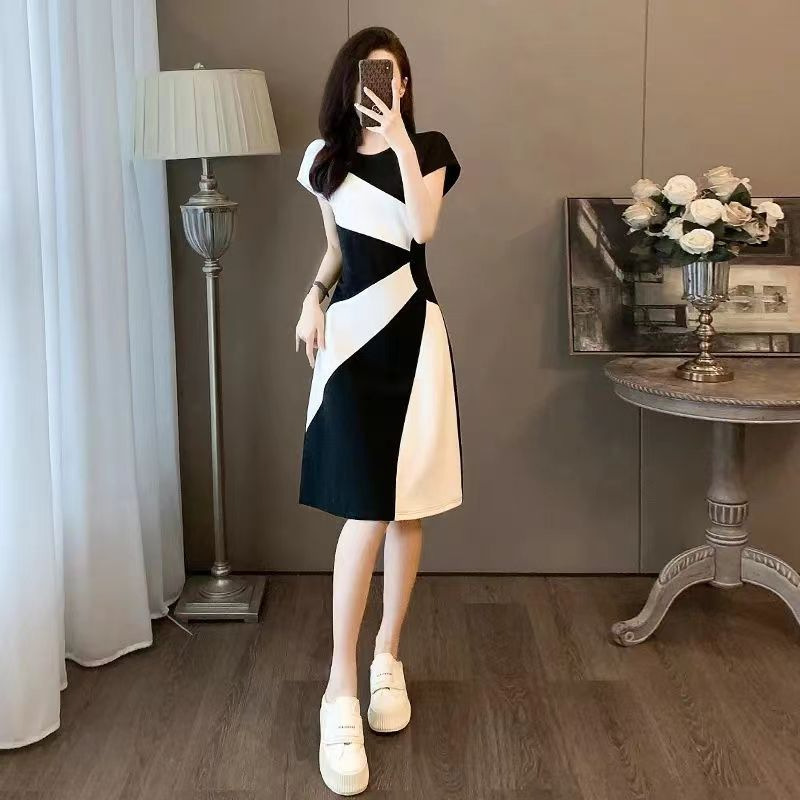 French dress Summer 2024 New Elegant Waist Socialite Slimming High-grade Black and White Stitching Casual Skirt Trendy