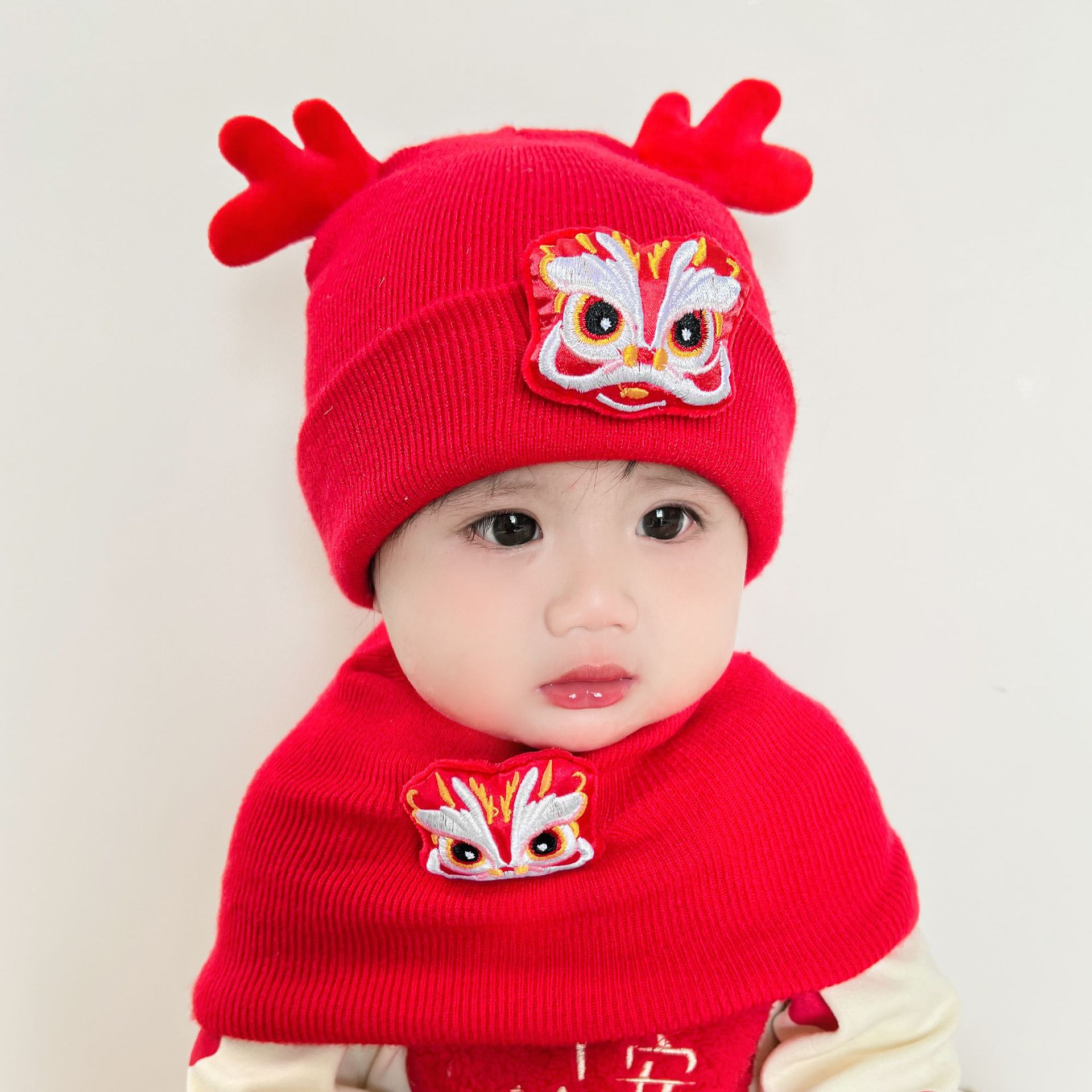 Children's Lion Awakening Cotton Hat Baby Warm Knitted Hat Male and Female Baby Baby Hat Hat Hat Scarf Set