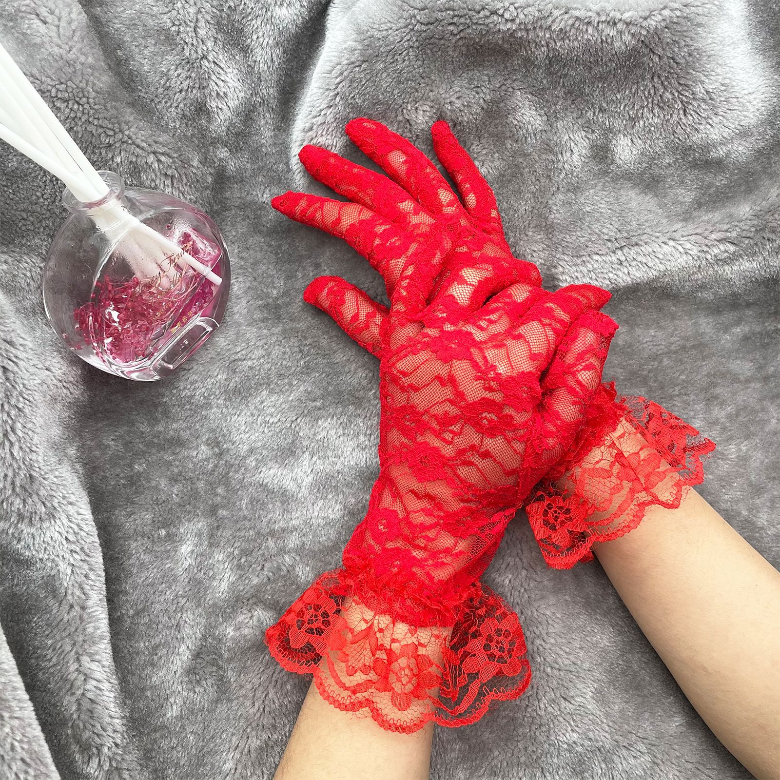 Picture of Retro dance party cheongsam dress accessories mesh hat gloves suit european and american socialite feather face covering hair accessories suit