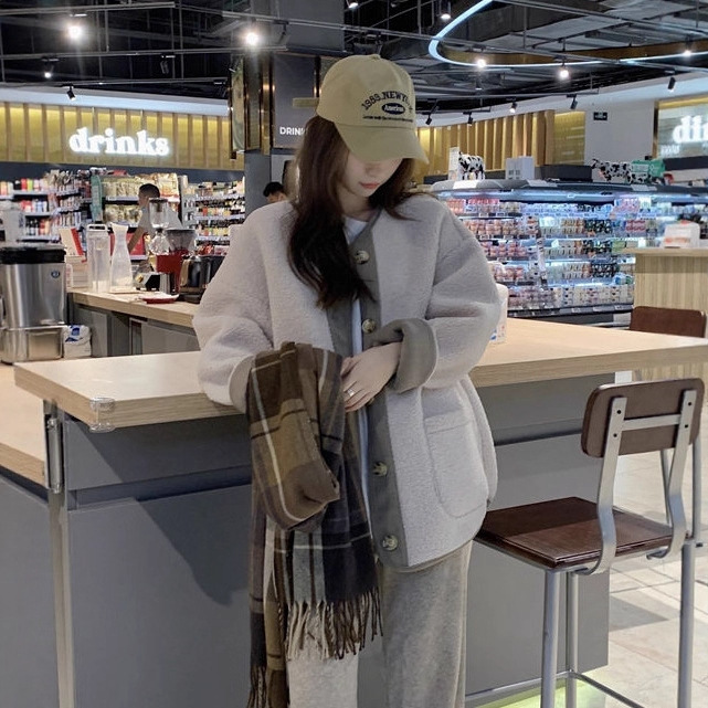 Picture of Hong Kong-style vintage shearling jacket for women, new winter loose casual color-blocking thickened composite suede top trendy