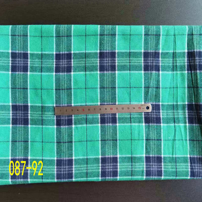 Picture of in stock brushed plaid fabric spring and summer women's shirt cloth 21 polyester cotton woven flannel plaid lining