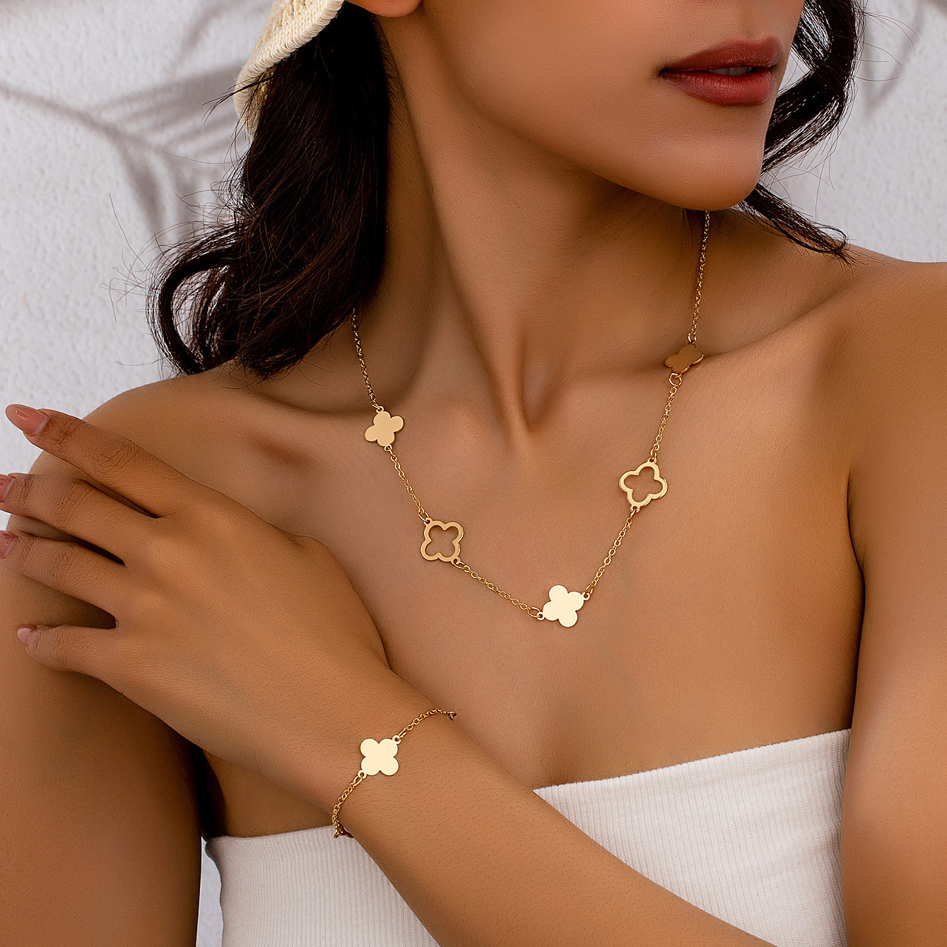 Japanese and Korean Style Fashion Simple Hollow Four-leaf Clover Bracelet Necklace suit Women's Internet Celebrity Elegant Commuter Lucky Grass Clavicle Chain