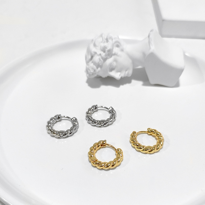 Picture of European and American Design Retro Twist Twist Earrings Female Internet Celebrity Fashion Simple Small Earrings Ear Buckles Exquisite