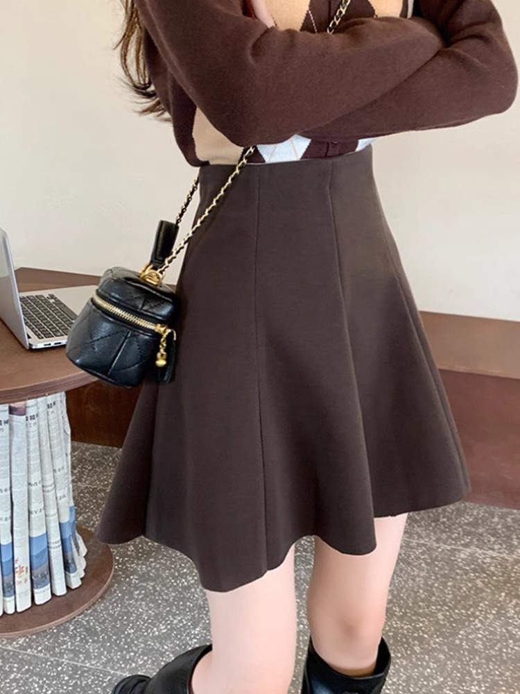 High Waist Slim Korean Style Corduroy Skirt Women's 2023 Autumn and Winter New Anti-running Light A- line Skirt Small Umbrella Skirt