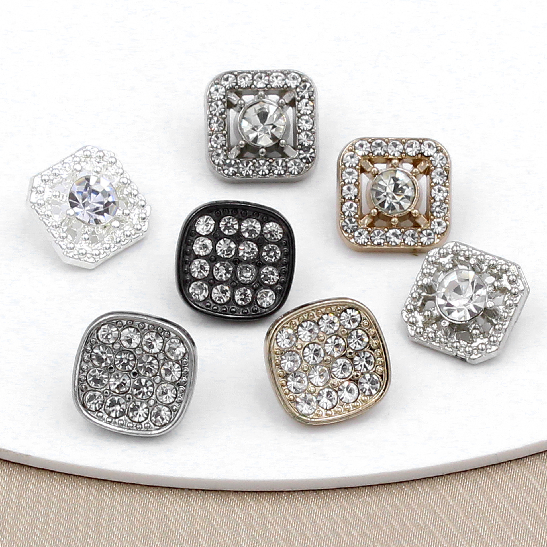 High-Quality Diamond Buckle Square Metal Buttons, Small Chanel-Style Buttons, Direct Sale from Manufacturer for Shirts, Sweaters, and Cardigans