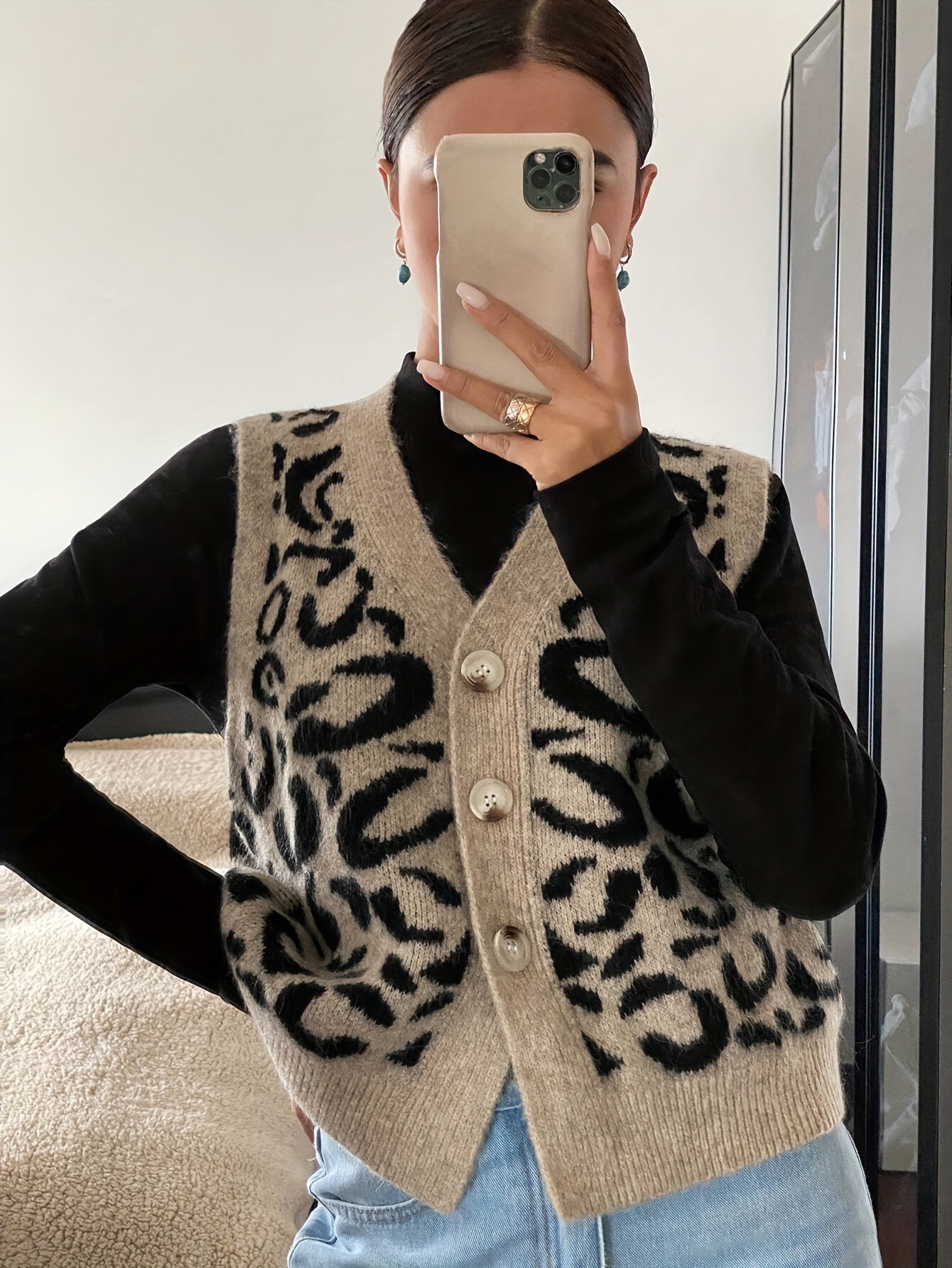 Amazon Cross-border European and American 2025 E-commerce New V-neck Single Row Button Loose All-match Knitted Vest Sweater