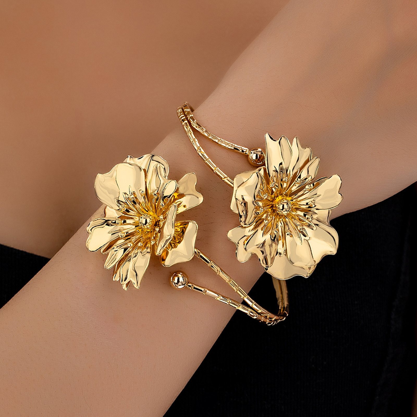 European and American Cross-border Fashion Exaggerated Flower Open Bracelet Women's European and American Design Sense Temperament Street Photographic Bracelet