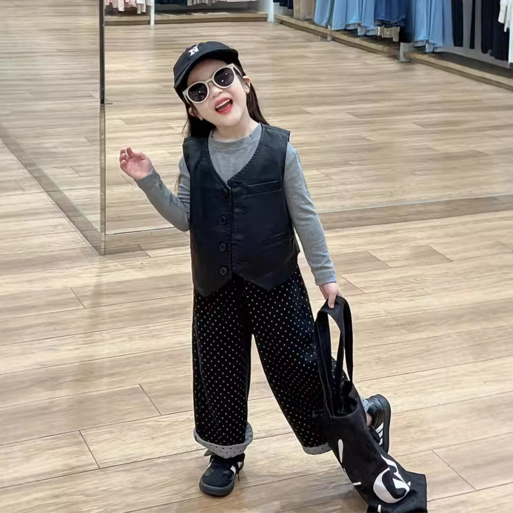 Picture of Korean Style Children's Niche Design Fashionable PU Leather Vest Autumn 2024 New Style Trendy Cardigan Vest for Boys and Girls