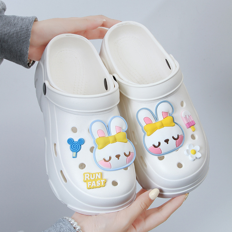 Stepping on feeling hole shoes, women wear non-slip shoes in summer, new EVA toe, soft thick soles, heightened slippers
