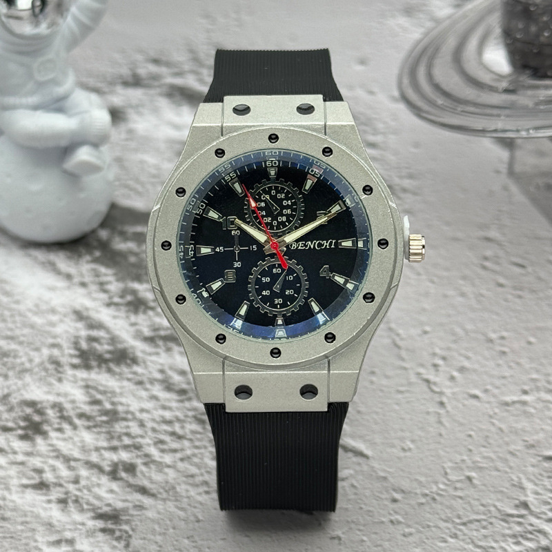 Picture of Cross-border foreign trade new fashion men's watch blue silicone strap casual sports quartz watch men wholesale