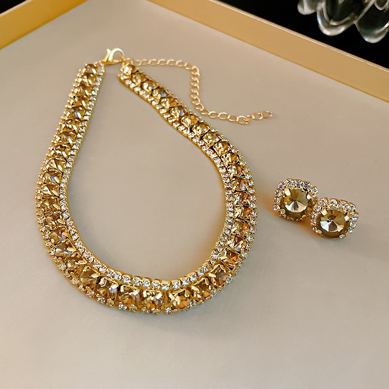 Picture of European and American light luxury high-end zircon jewelry suit necklace niche retro clavicle chain fashion Joker jewelry wholesale