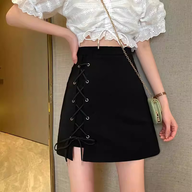 Black midi short skirt, pear-shaped figure, autumn 2024 new design-sensing plus-size slimming strappy A-line skirt