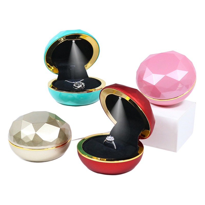 New Diamond flour bottom LED light creative proposal ring box pendant packing box jewelry box wholesale