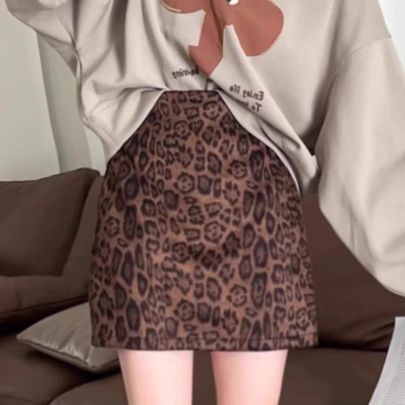 Leopard Print Skirt Women's Autumn 2025 New High Waist Slimming Small A- line Hot Girl Hip Casual Skirt