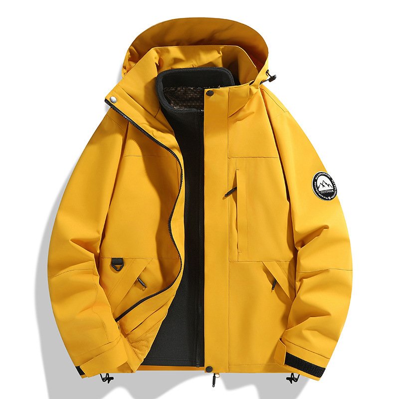 A camel jacket with the same style of jacket for men and women as a couple jacket for outdoor sports, windproof and waterproof three-in-one, comfortable and warm