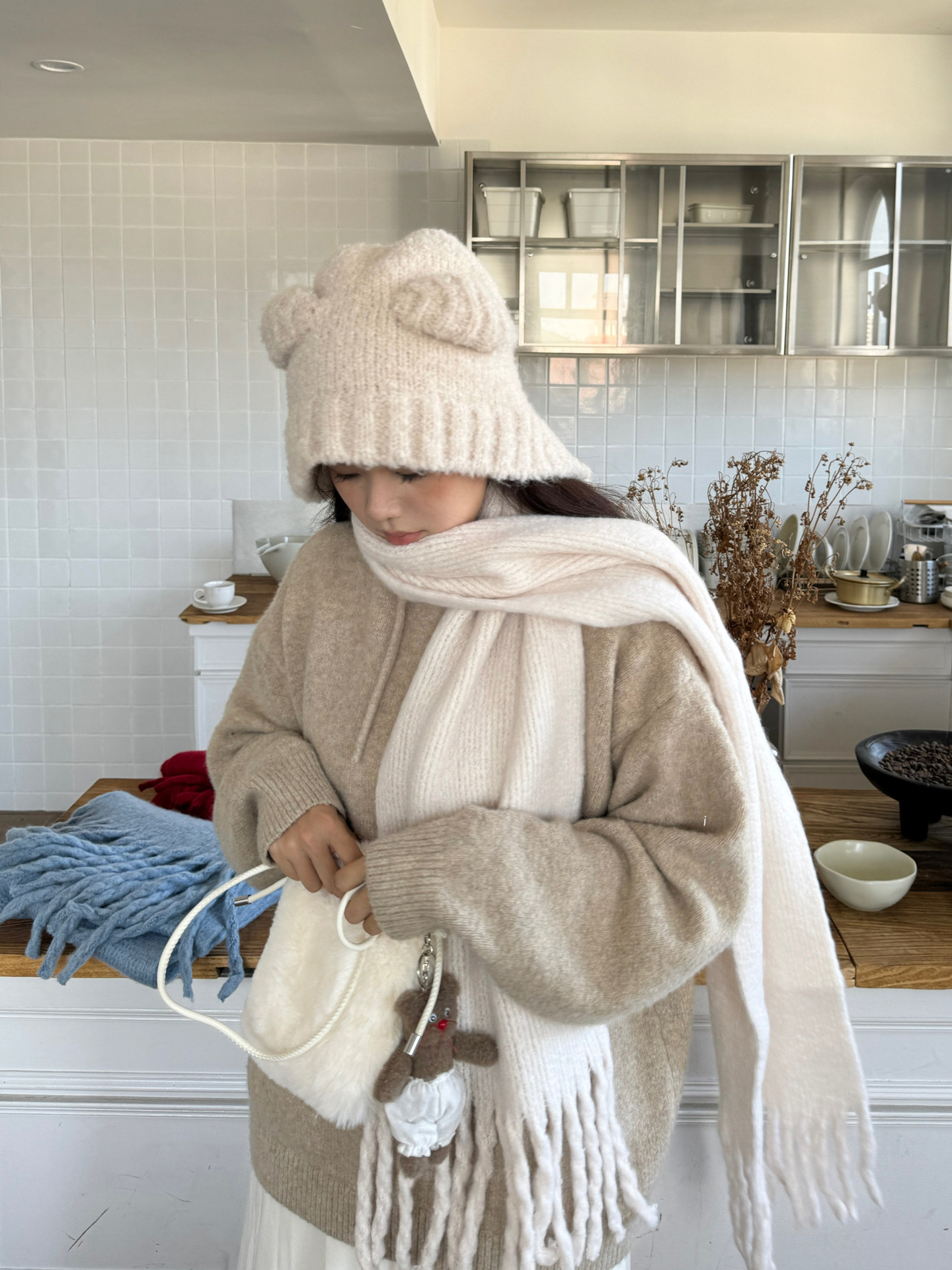 Picture of Korean Drama Ernie Red Scarf Women's Winter Korean Style Christmas Knitted 2024 New Thick Warm Scarf