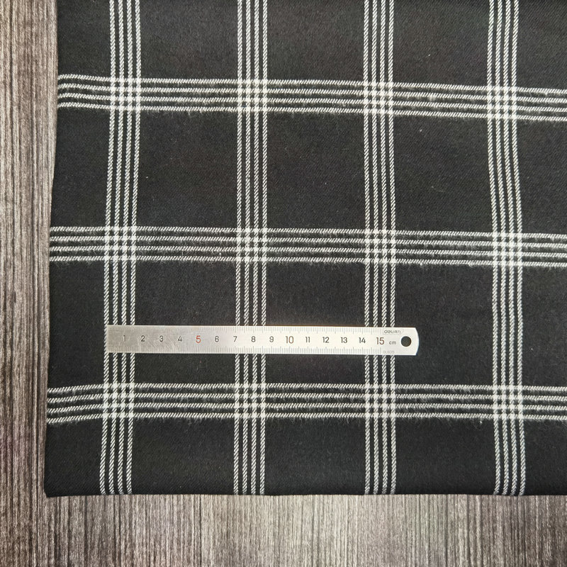 Picture of in stock brushed plaid fabric spring and summer women's shirt cloth 21 polyester cotton woven flannel plaid lining