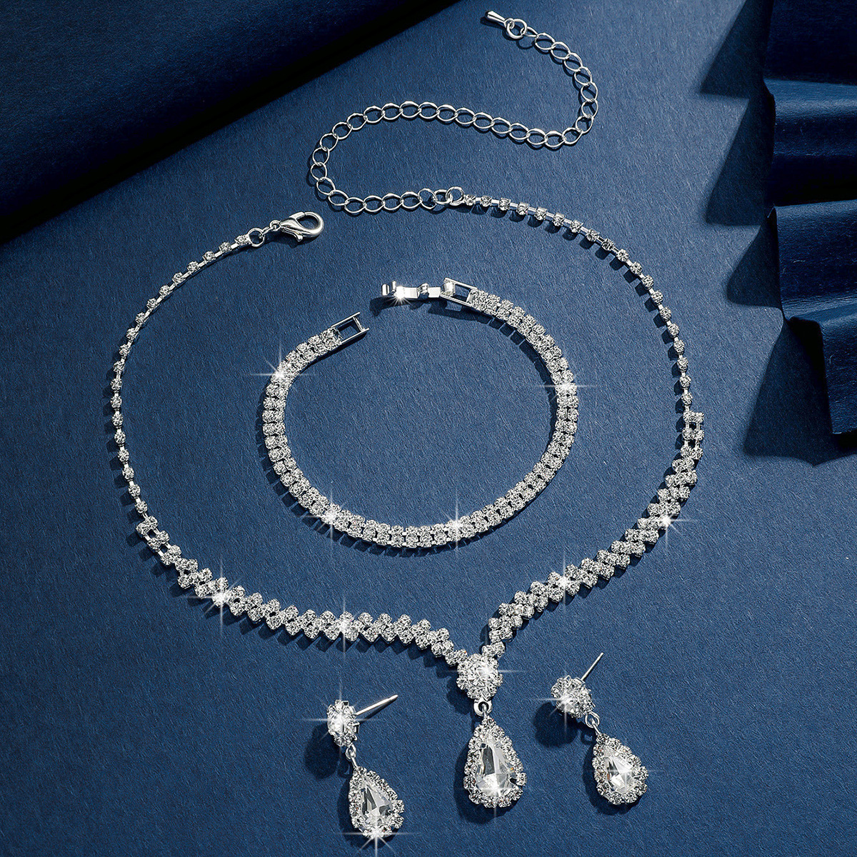 Picture of Wedding Accessories suit Women Earrings Necklace Bracelet Three-piece Bridal Jewelry suit Luxury High-end Accessories