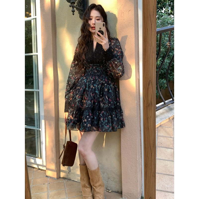 Thirteen Line Quality 2025 Spring New Vintage Printed dress V-Neck Lace Waist Break Dress