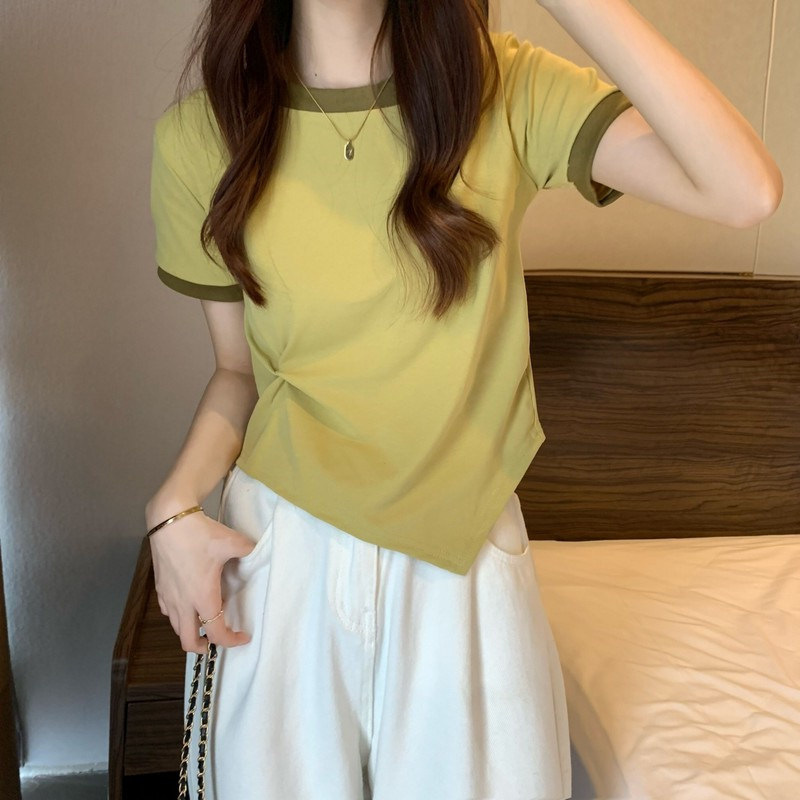 Picture of Short-Sleeved Women's Design Contrasting Color T-Shirt 2025 New Summer Fashion Chic Asymmetrical Short Student Top