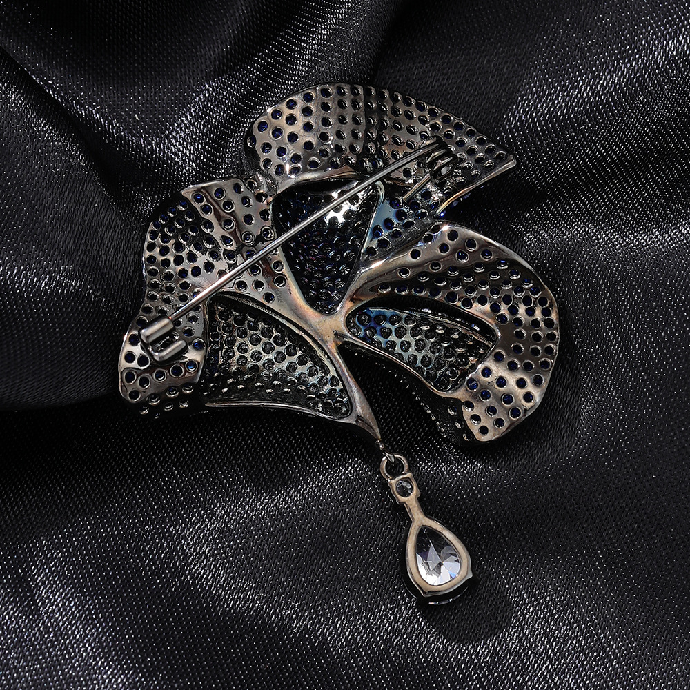 Picture of New Blue Morning Glory Brooch for Women, Light Luxury Niche New Brooch, Suit Coat Brooch, High-End Holiday Gift